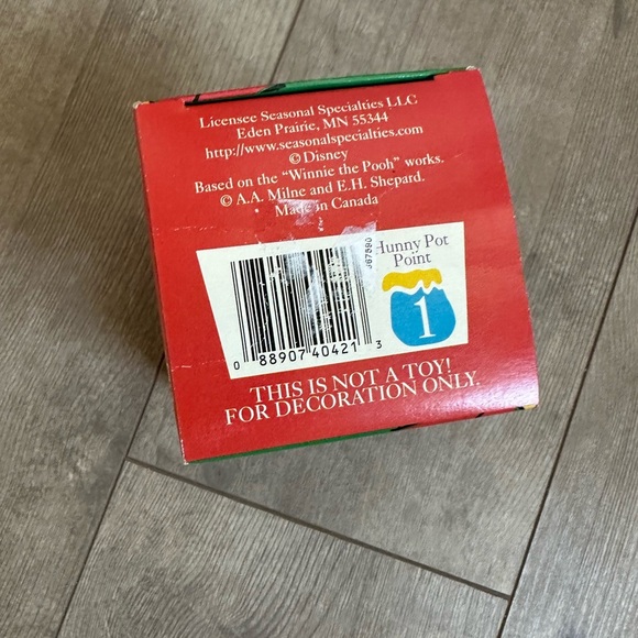 Vintage Disney Winnie the Pooh 'Tigger' Seasonal Specialties ornament in box - Picture 7 of 9